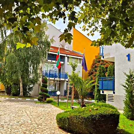 Апартамент Family Elit1 *