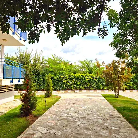 Апартамент Family Elit1 *