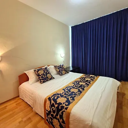 Апартамент Family Elit1 *